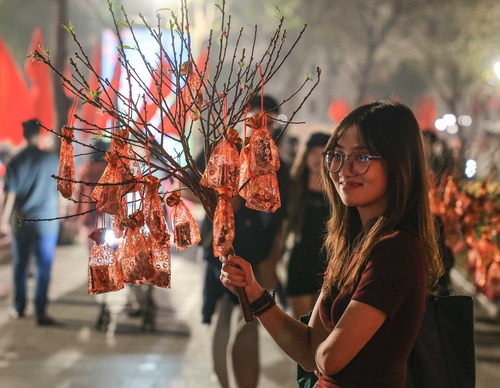 Khoảnh khắc đón năm mới Bính Ngọ trong sắc màu văn hóa truyền thống - Ảnh 2.