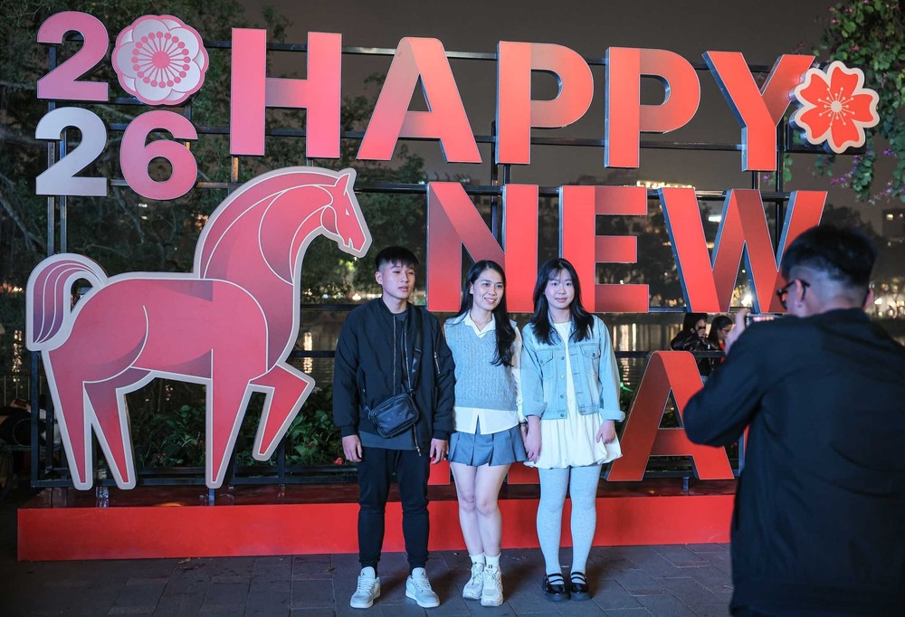 Khoảnh khắc đón năm mới Bính Ngọ trong sắc màu văn hóa truyền thống - Ảnh 6.