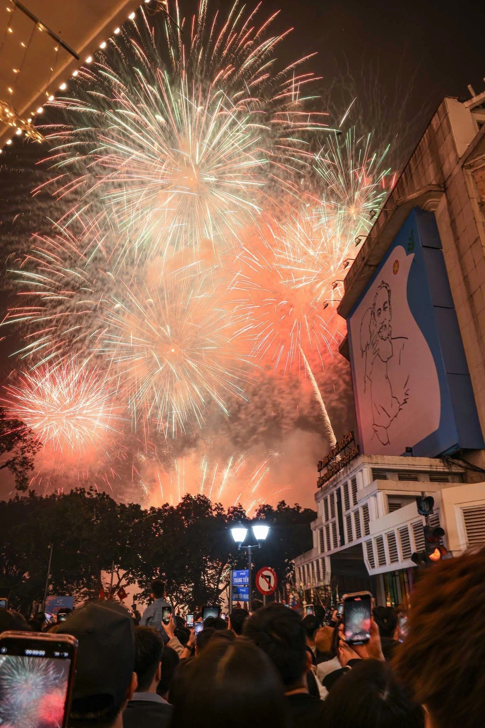 Khoảnh khắc đón năm mới Bính Ngọ trong sắc màu văn hóa truyền thống - Ảnh 8.