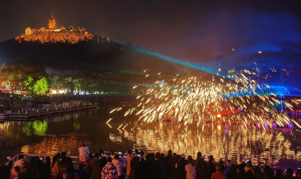  Không khí chờ đón Tết Nguyên đán tại một số quốc gia - Ảnh 5.