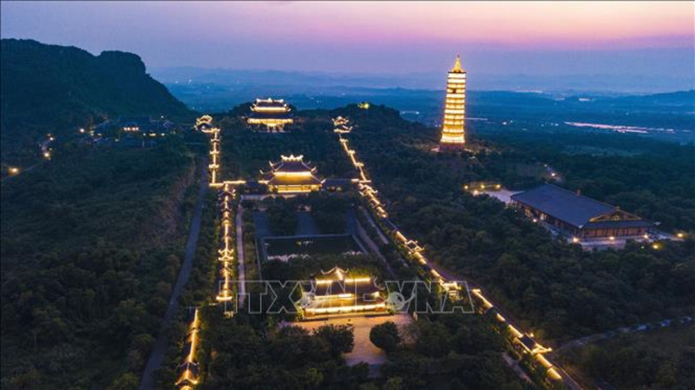  Du Xuân, lễ chùa tạo bứt phá cho du lịch tâm linh - Ảnh 2.