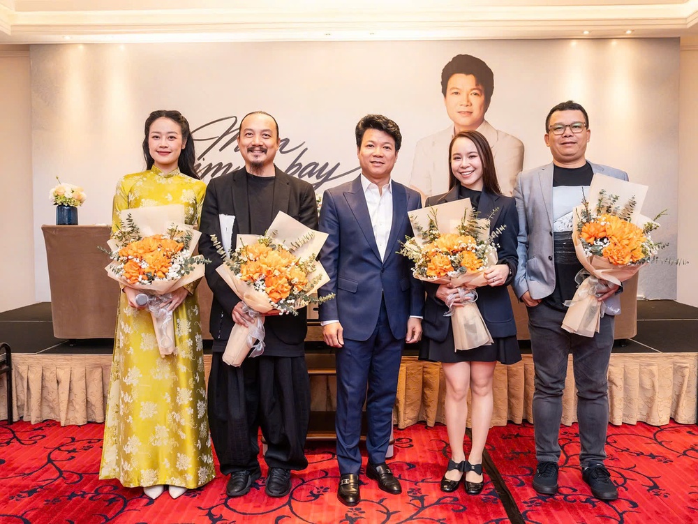 NSƯT Vũ Thắng Lợi và "Mùa chim én bay": Để tiếng hát người lính gọi mùa Xuân - Ảnh 1. NSƯT Vũ Thắng Lợi và "Mùa chim én bay": Để tiếng hát người lính gọi mùa Xuân - Ảnh 1.