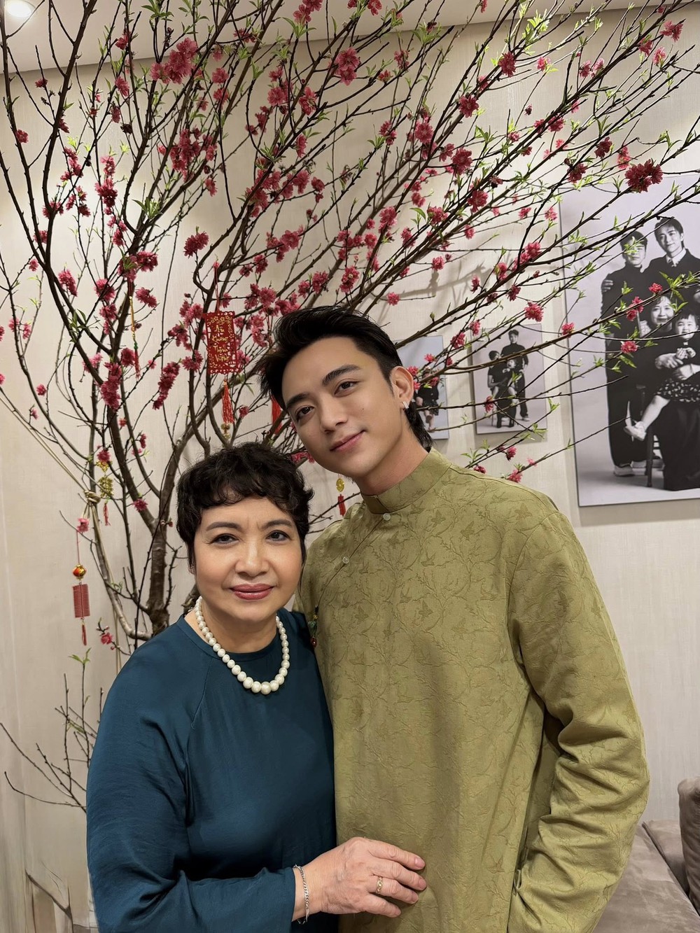 Sơn Tùng M-TP, Hà Hồ, Chi Pu,... cùng dàn sao Việt khoe sắc ngày mùng 1 Tết - Ảnh 5. Sơn Tùng M-TP, Hà Hồ, Chi Pu,... cùng dàn sao Việt khoe sắc ngày mùng 1 Tết - Ảnh 5.