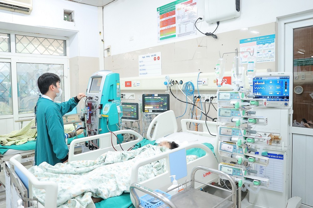 Cấp cứu, điều trị xuyên Tết tại các bệnh viện tuyến đầu - Ảnh 1. Cấp cứu, điều trị xuyên Tết tại các bệnh viện tuyến đầu - Ảnh 1.