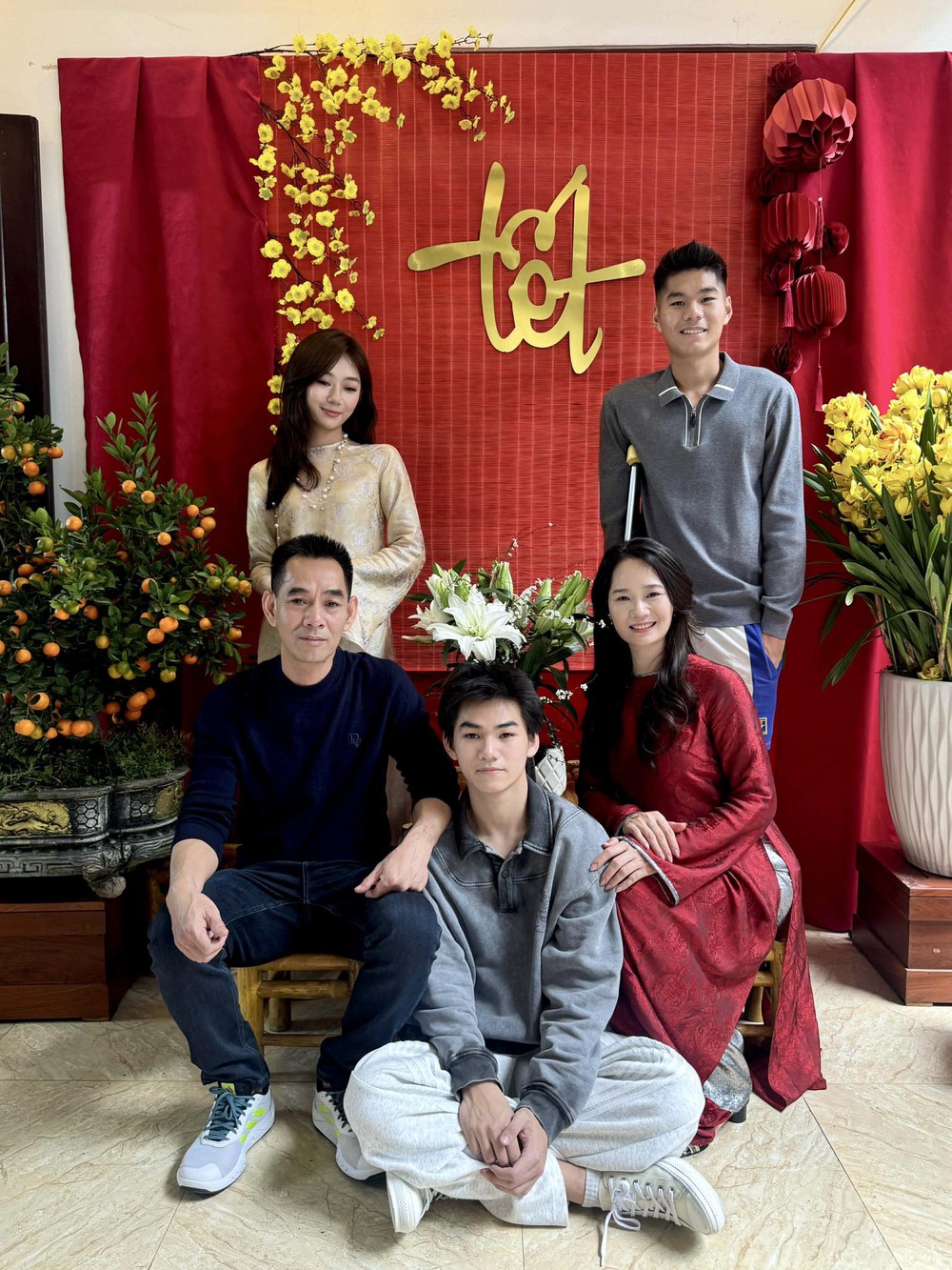 Ngày Tết bình yên của những chiến binh sân cỏ - Ảnh 1.