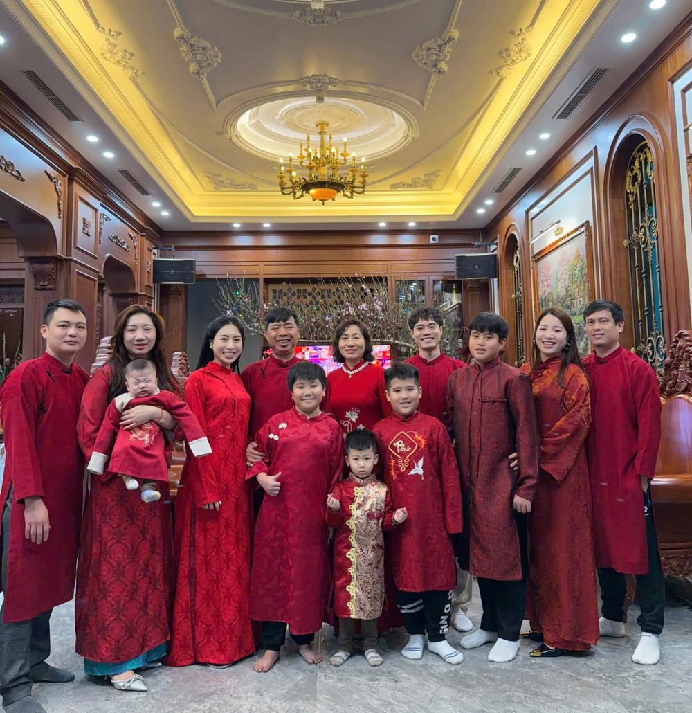 Khoảnh khắc bình yên của các ngôi sao bóng đá Việt đầu năm mới - Ảnh 4.