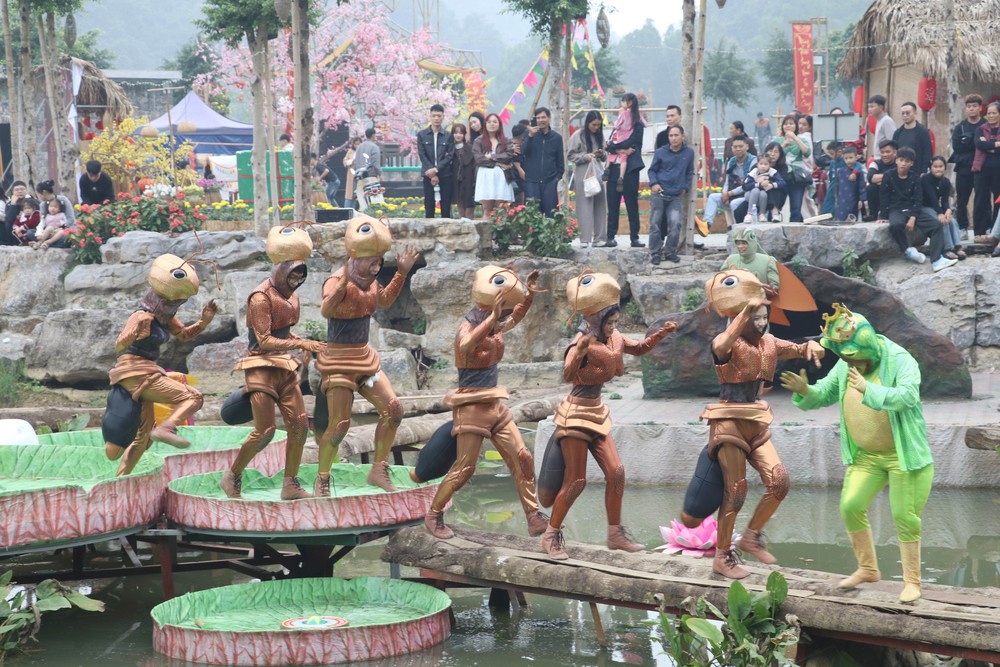 Trải nhiệm sân khấu thực cảnh đa điểm chạm độc bản tại Ninh Bình - Ảnh 1.