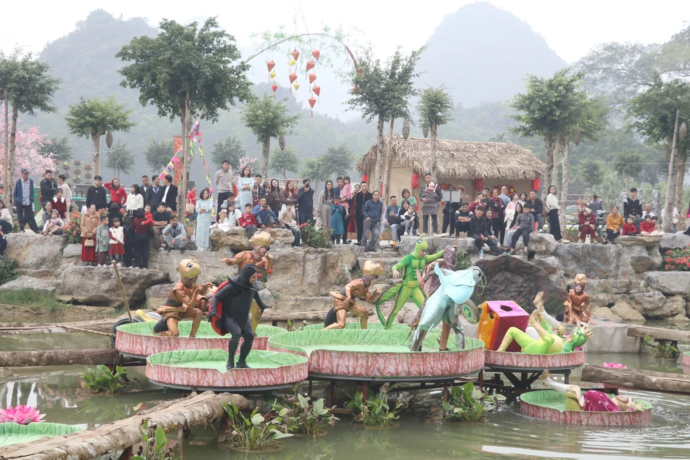Trải nhiệm sân khấu thực cảnh đa điểm chạm độc bản tại Ninh Bình - Ảnh 2.