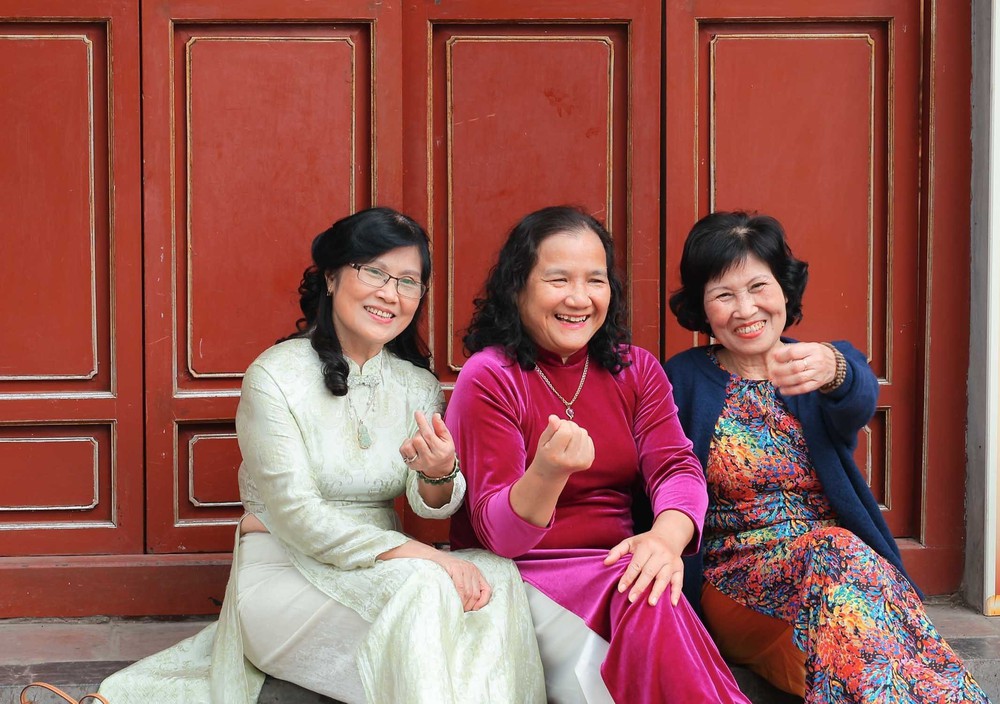 Người dân rộn ràng du Xuân bên hồ Hoàn Kiếm mùng 3 Tết - Ảnh 11.