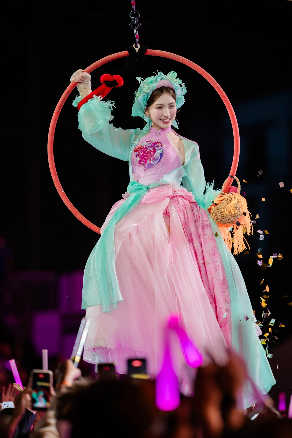 Hòa Minzy xứng danh ngôi sao hạng A mới của showbiz Việt - Ảnh 5.