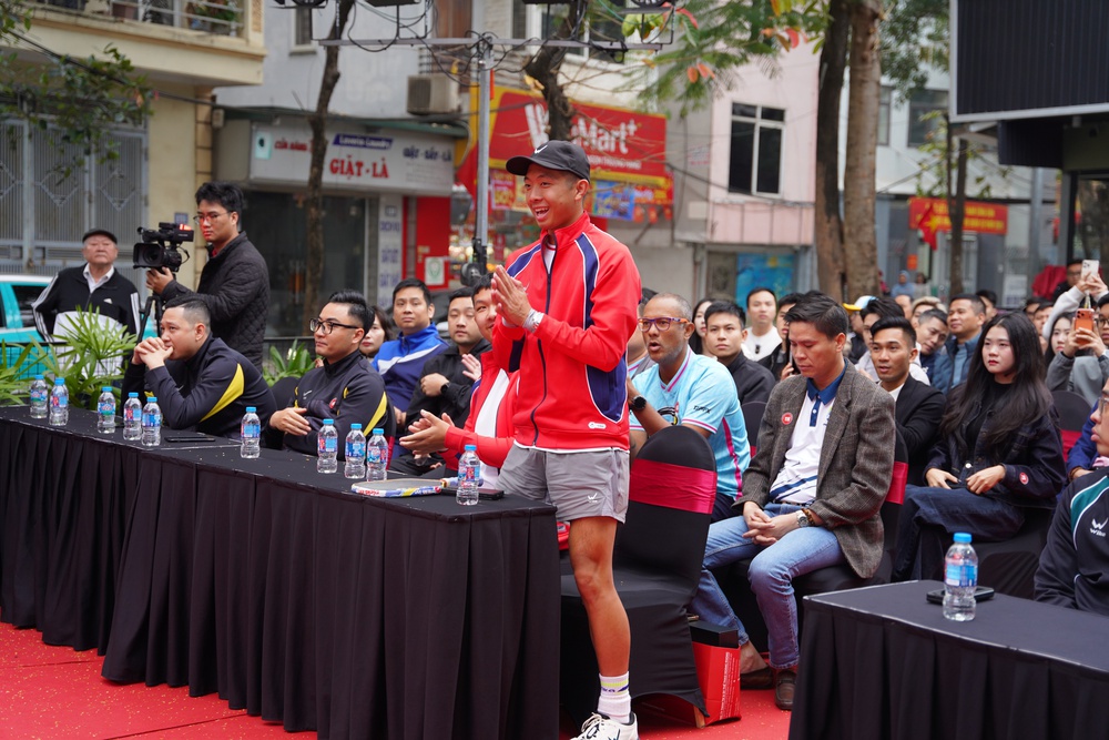 Thần đồng Pickleball Quang Dương ra mắt bộ sưu tập vợt mới mang tên "First Flame" - Ảnh 1.