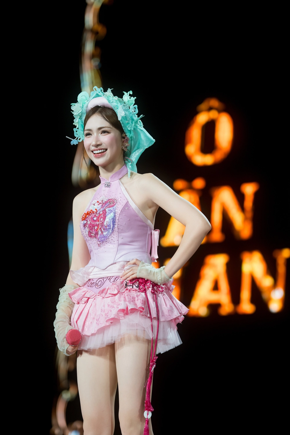 Hòa Minzy xứng danh ngôi sao hạng A mới của showbiz Việt - Ảnh 4.