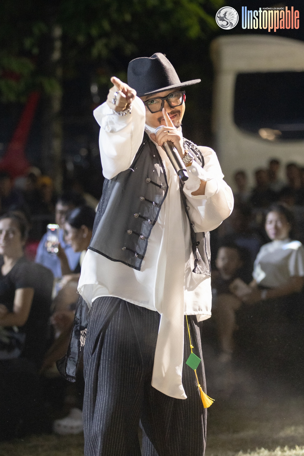 4 anh tài làm đêm nhạc như concert: Tăng Phúc hát rock - Ảnh 3.