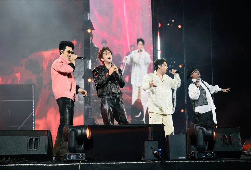 4 anh tài làm đêm nhạc như concert: Tăng Phúc hát rock - Ảnh 1.