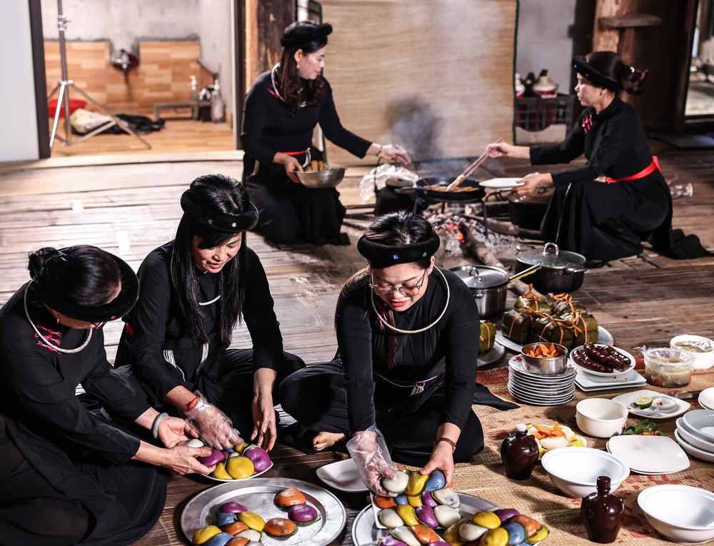 Bên mái nhà sàn, cùng đồng bào Tuyên Quang đón Tết đoàn viên - Ảnh 1.