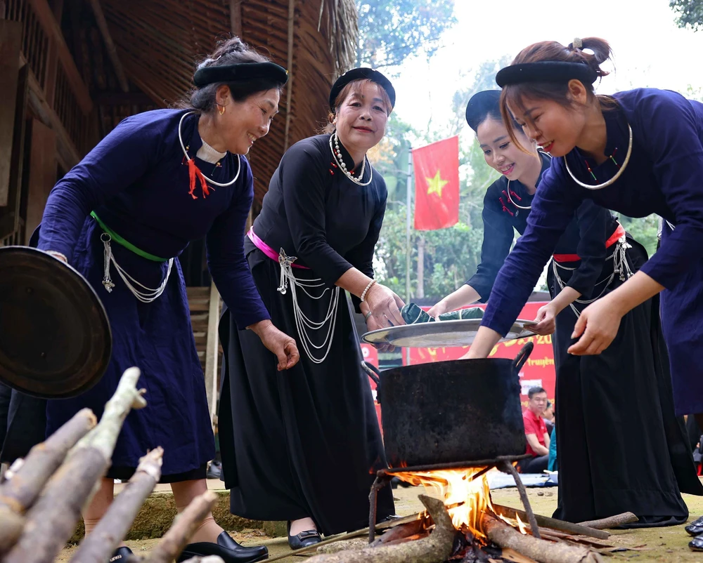 Bên mái nhà sàn, cùng đồng bào Tuyên Quang đón Tết đoàn viên - Ảnh 14.