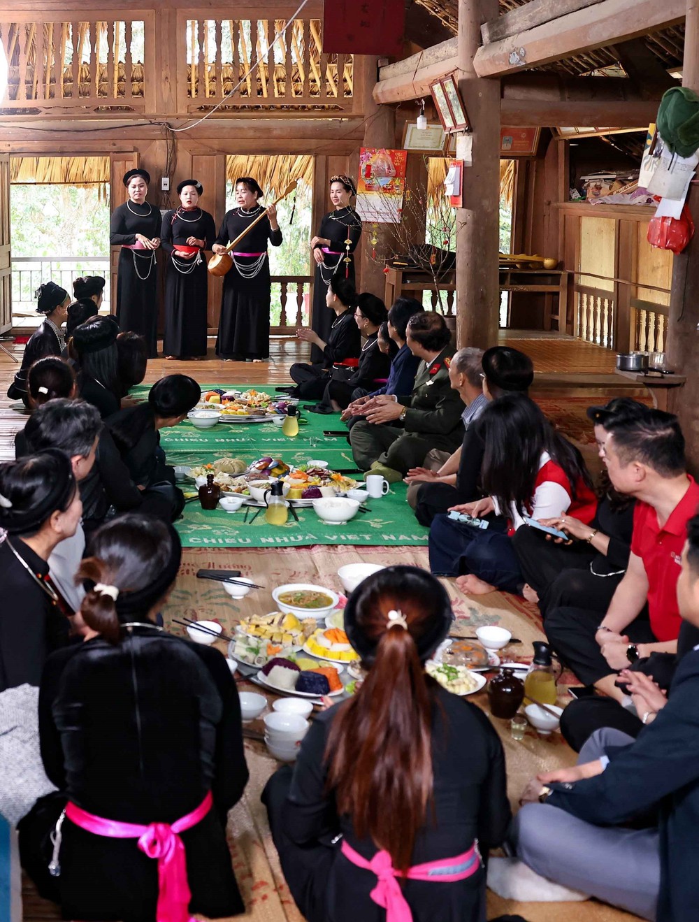 Bên mái nhà sàn, cùng đồng bào Tuyên Quang đón Tết đoàn viên - Ảnh 6.