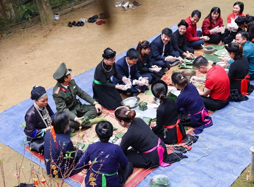 Bên mái nhà sàn, cùng đồng bào Tuyên Quang đón Tết đoàn viên - Ảnh 11.