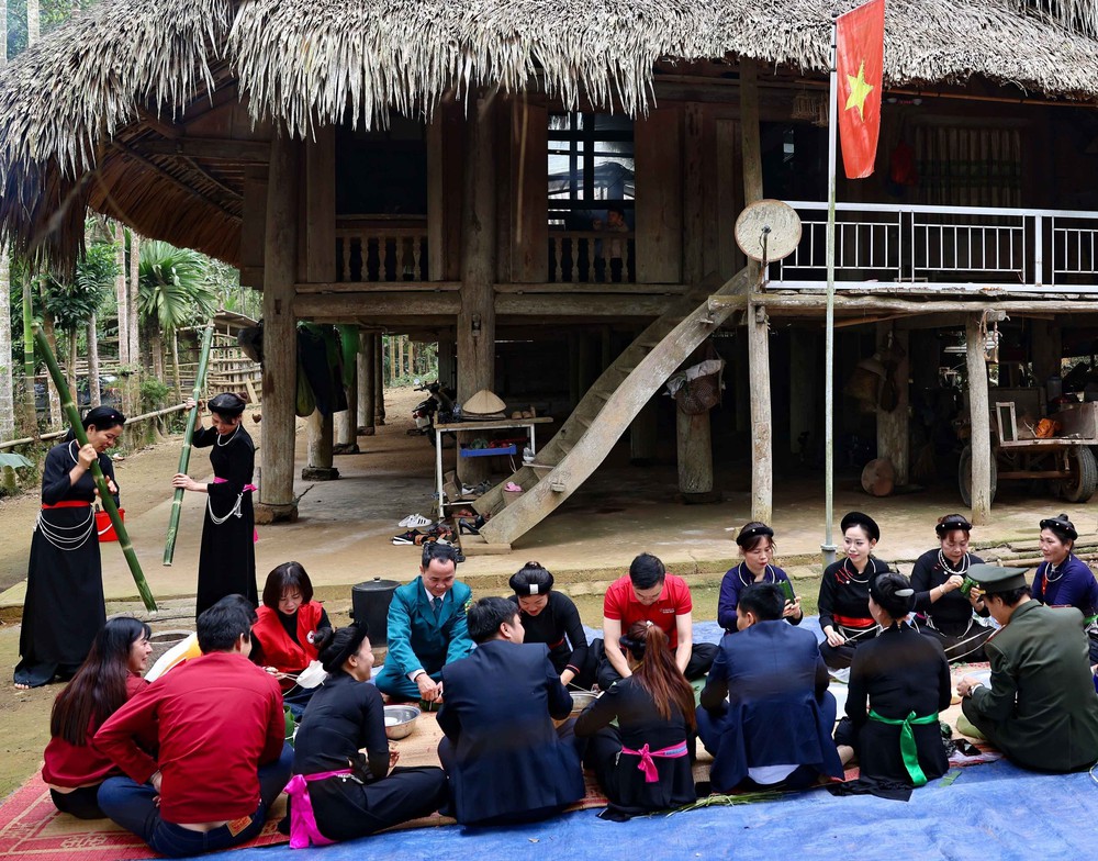 Bên mái nhà sàn, cùng đồng bào Tuyên Quang đón Tết đoàn viên - Ảnh 12.