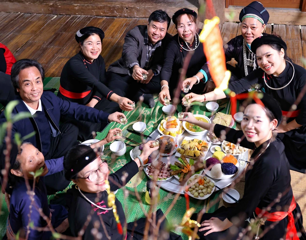 Bên mái nhà sàn, cùng đồng bào Tuyên Quang đón Tết đoàn viên - Ảnh 7.