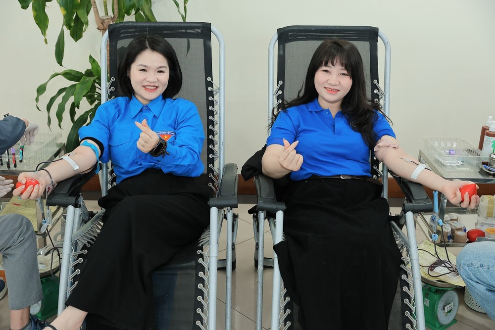 Chương trình hiến máu tình nguyện “Xuân Thông tấn - trao giọt hồng, lan toả yêu thương” - Ảnh 13. Chương trình hiến máu tình nguyện “Xuân Thông tấn - trao giọt hồng, lan toả yêu thương” - Ảnh 13.