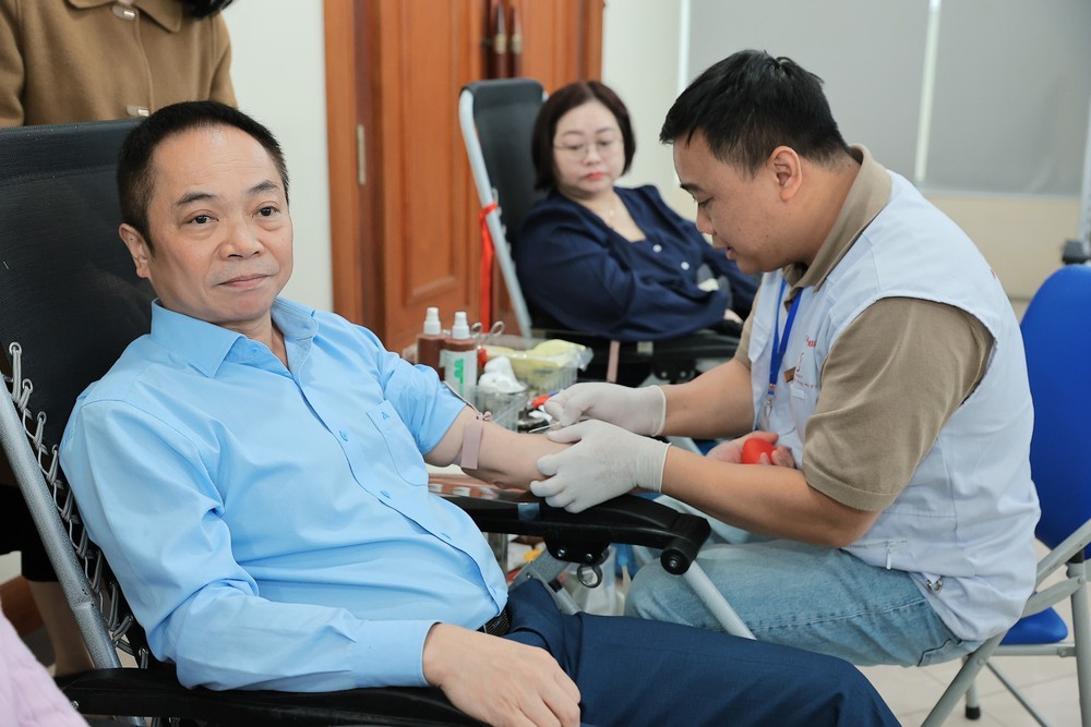 Chương trình hiến máu tình nguyện “Xuân Thông tấn - trao giọt hồng, lan toả yêu thương” - Ảnh 12. Chương trình hiến máu tình nguyện “Xuân Thông tấn - trao giọt hồng, lan toả yêu thương” - Ảnh 12.