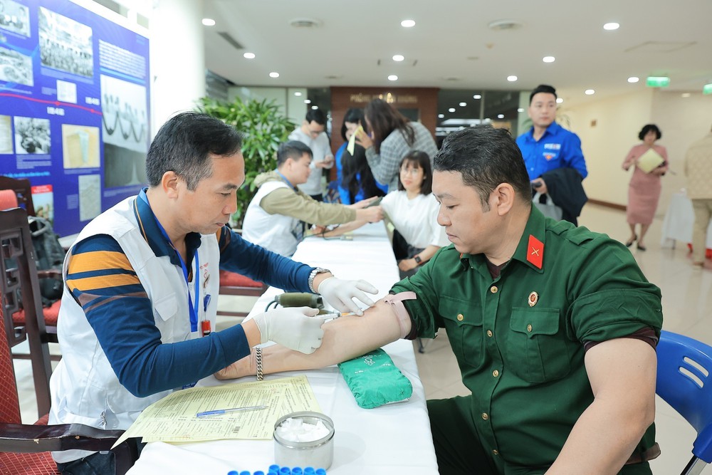 Chương trình hiến máu tình nguyện “Xuân Thông tấn - trao giọt hồng, lan toả yêu thương” - Ảnh 7. Chương trình hiến máu tình nguyện “Xuân Thông tấn - trao giọt hồng, lan toả yêu thương” - Ảnh 7.