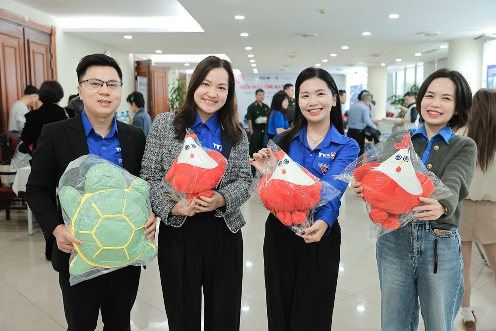 Chương trình hiến máu tình nguyện “Xuân Thông tấn - trao giọt hồng, lan toả yêu thương” - Ảnh 14. Chương trình hiến máu tình nguyện “Xuân Thông tấn - trao giọt hồng, lan toả yêu thương” - Ảnh 14.