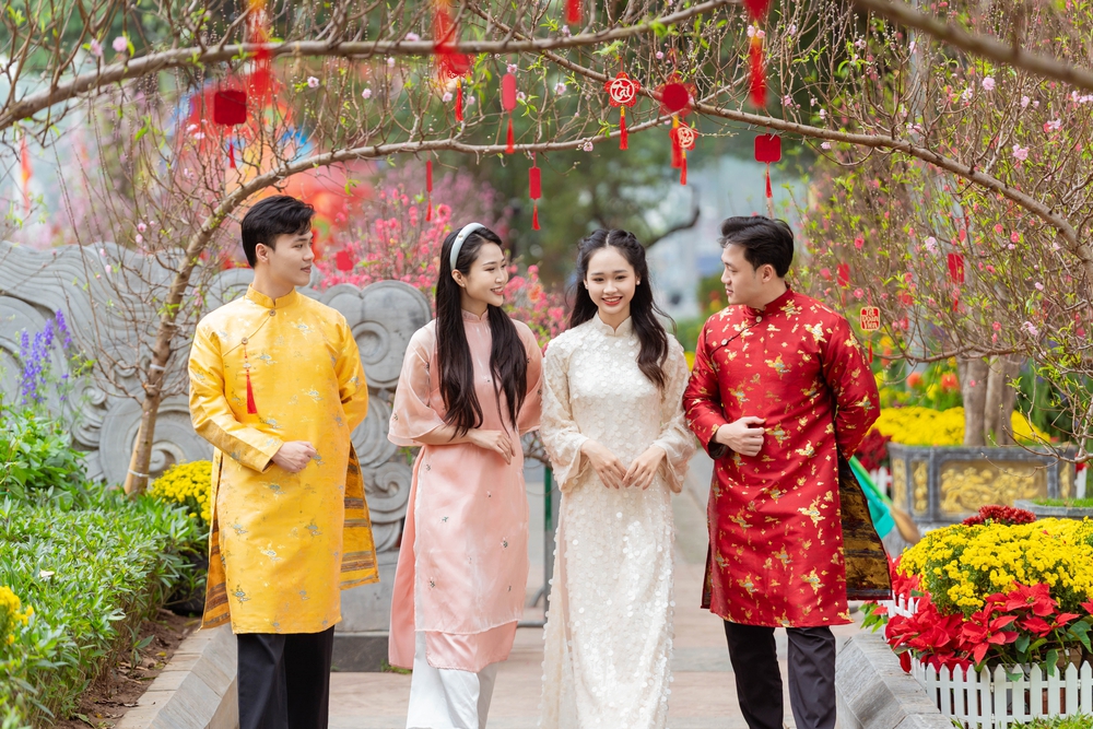 Hà Nội, Sa Pa, Hạ Long nhộn nhịp khách du xuân ngay từ những ngày đầu năm mới - Ảnh 4.