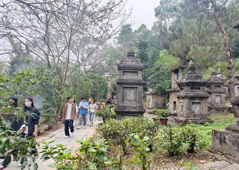 Du khách tưng bừng trẩy hội Phật Tích - Ảnh 6.