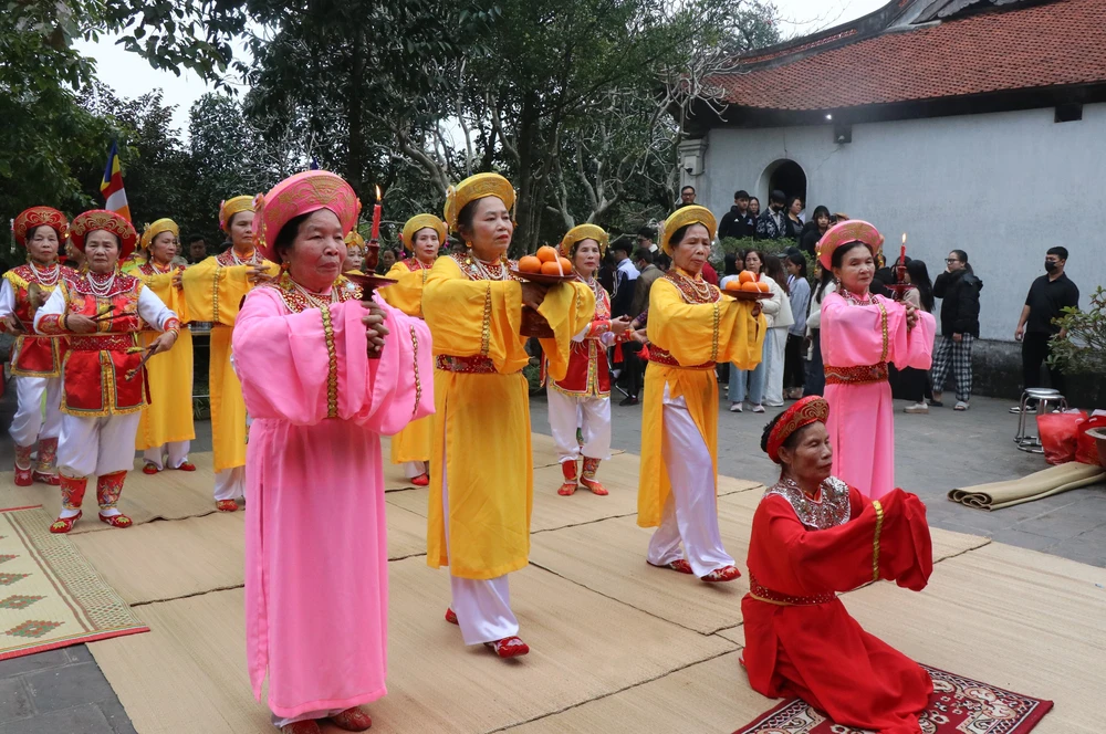 Du khách tưng bừng trẩy hội Phật Tích - Ảnh 4.