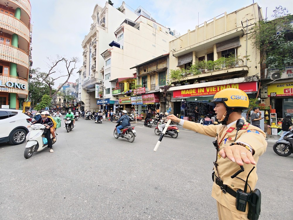 Mùng 4 Tết, giao thông thuận lợi, tai nạn tiếp tục giảm - Ảnh 2.
