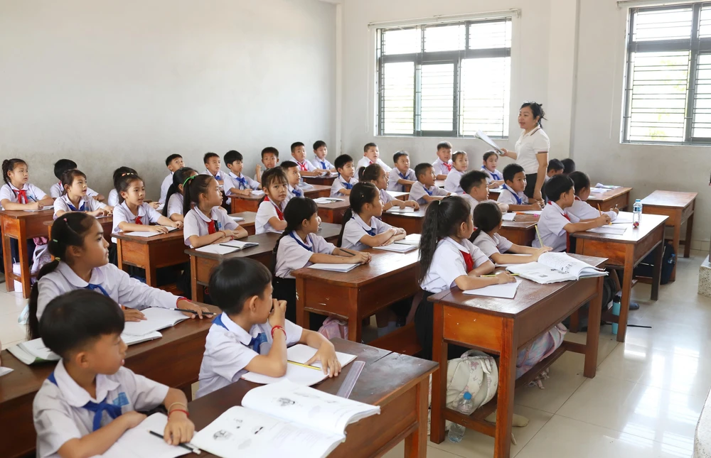 Ngày Quốc tế tiếng mẹ đẻ (21/2): Ngôn ngữ là hồn cốt của mỗi dân tộc - Ảnh 2.