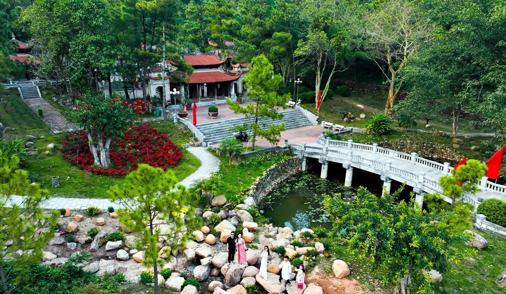 Côn Sơn - Kiếp Bạc đón hơn 16,5 vạn lượt khách những ngày đầu năm mới - Ảnh 2.