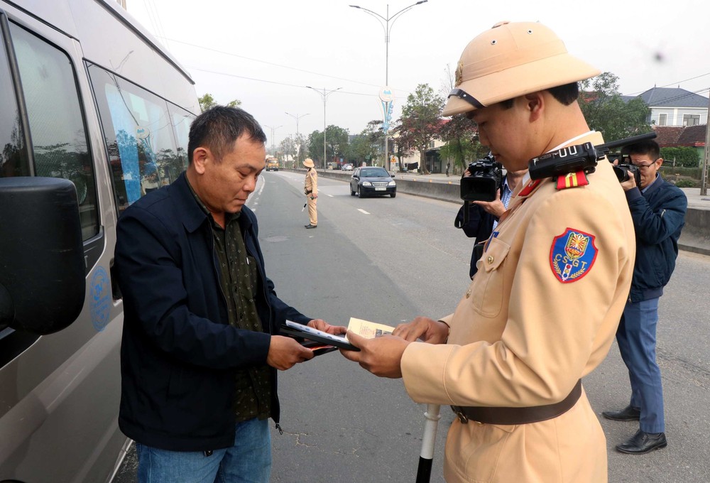 Mùng 4 Tết, giao thông thuận lợi, tai nạn tiếp tục giảm - Ảnh 3.