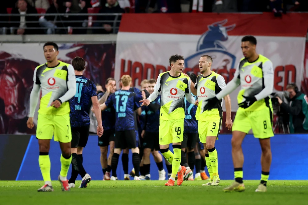 Bayern Munich gia tăng cách biệt ngôi đầu, Borussia Dortmund thoát hiểm phút bù giờ - Ảnh 2.