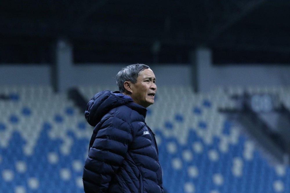 HLV Mai Đức Chung: 'Đội tuyển nữ Việt Nam sẵn sàng hy sinh để đạt thành tích' - Ảnh 1. HLV Mai Đức Chung: 'Đội tuyển nữ Việt Nam sẵn sàng hy sinh để đạt thành tích' - Ảnh 1.