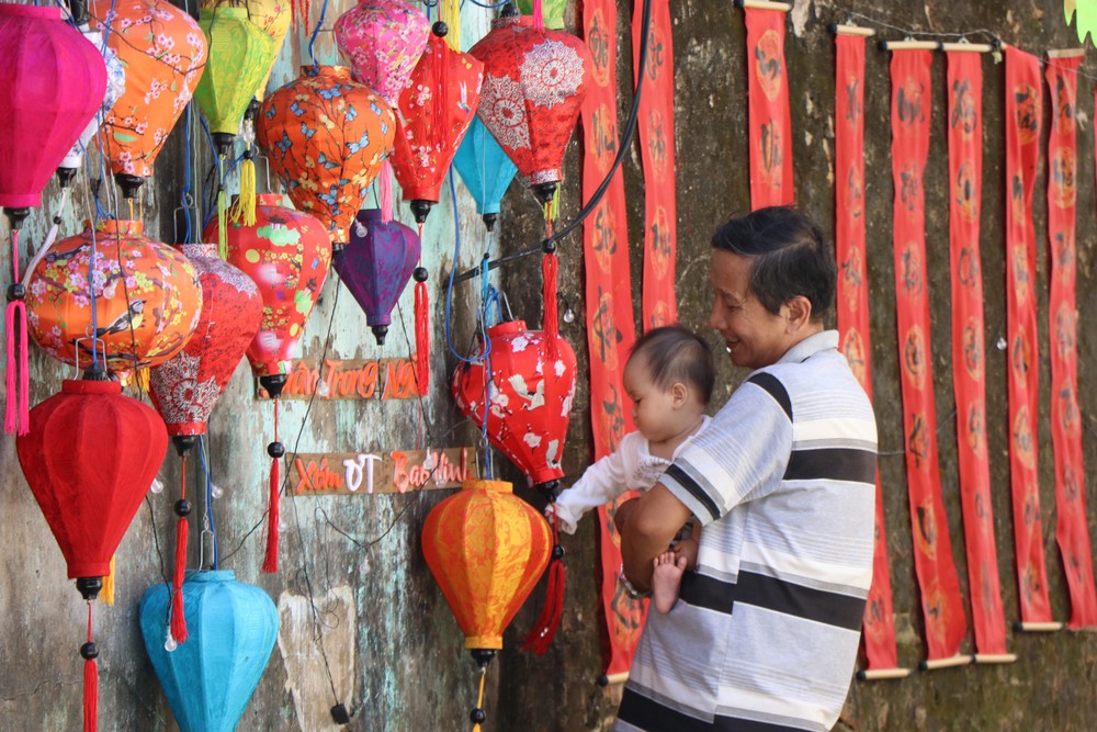 Phố cổ Bao Vinh “thức giấc” trong sắc Tết - Ảnh 4.