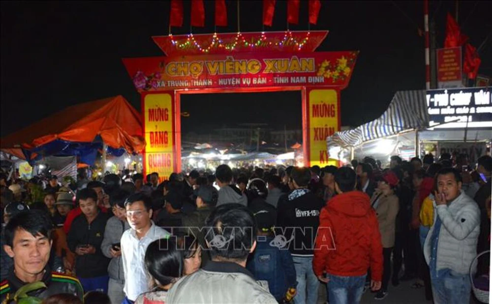 Chợ Viềng – phiên chợ độc đáo bậc nhất của vùng Đồng bằng Bắc Bộ - Ảnh 1.