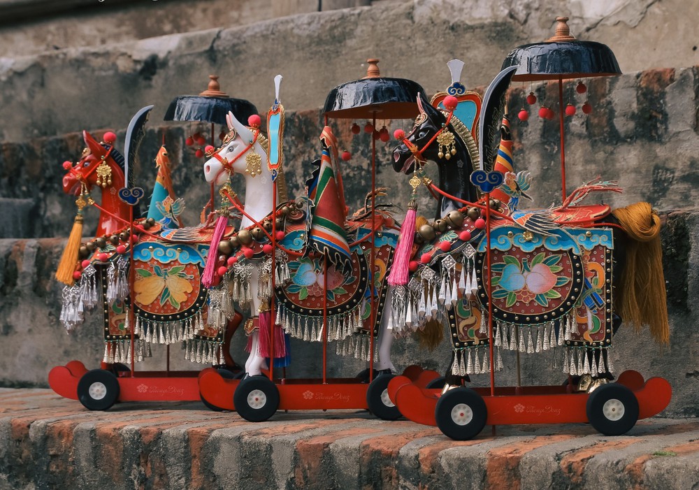 Đầu Xuân, "thong dong" cùng đồ chơi ngựa kéo xưa - Ảnh 2.