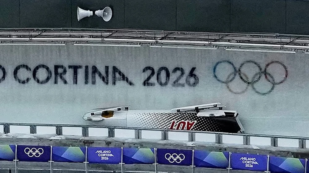 Olympic Mùa Đông gặp sự cố khi một VĐV nhập viện do cú lật xe kinh hoàng ở chung kết - Ảnh 3.