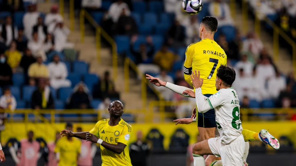 Ronaldo lập cú đúp, tiến sát cột mốc 1.000 bàn thắng - Ảnh 2.