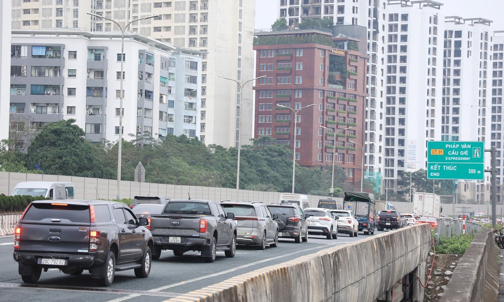 Cao tốc Pháp Vân - Cầu Giẽ ùn tắc kéo dài trong chiều mùng 6 tết - Ảnh 12.