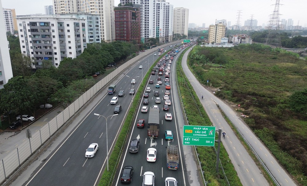 Cao tốc Pháp Vân - Cầu Giẽ ùn tắc kéo dài trong chiều mùng 6 tết - Ảnh 3.