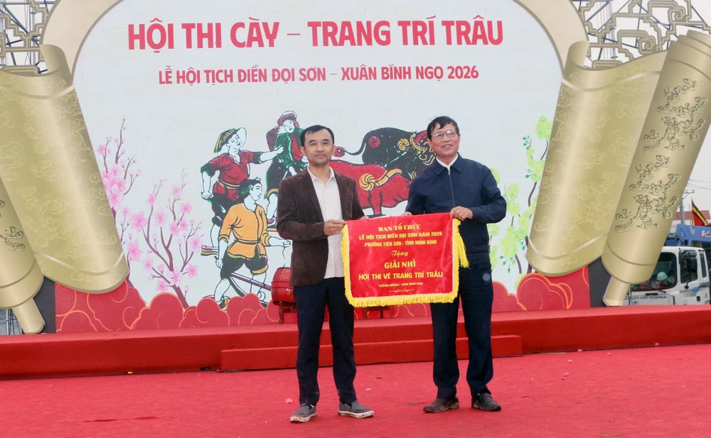 Đặc sắc Hội thi vẽ trang trí trâu ở Lễ hội Tịch điền Đọi Sơn - Ảnh 6.