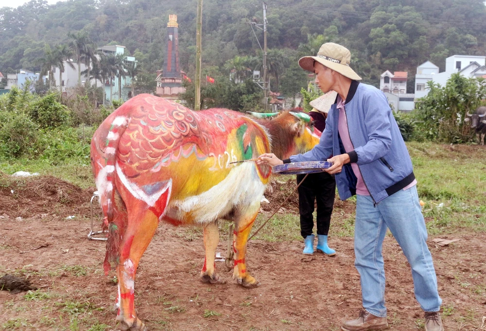 Đặc sắc Hội thi vẽ trang trí trâu ở Lễ hội Tịch điền Đọi Sơn - Ảnh 4.