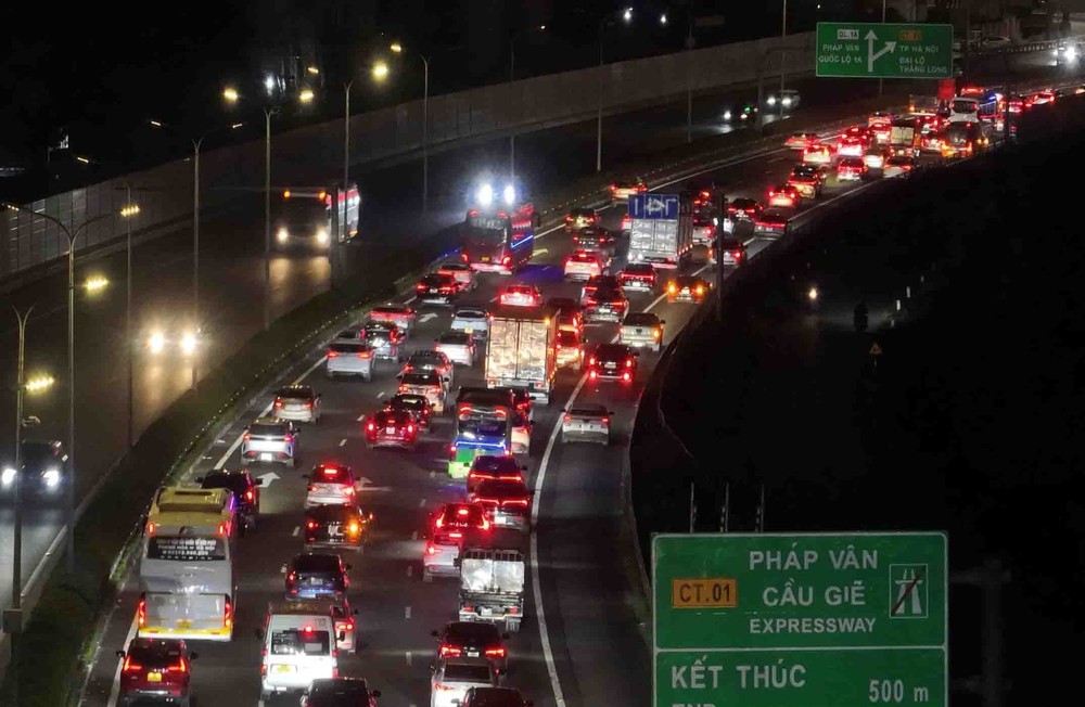 Dự kiến đóng đường ra một số tuyến cao tốc để ưu tiên phương tiện đi vào Hà Nội, Thành phố Hồ Chí Minh - Ảnh 1.