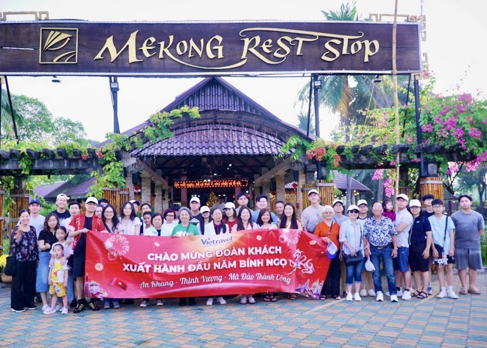 Doanh thu du lịch Thành phố Hồ Chí Minh đạt 12.150 tỷ đồng trong kỳ nghỉ Tết - Ảnh 1. Doanh thu du lịch Thành phố Hồ Chí Minh đạt 12.150 tỷ đồng trong kỳ nghỉ Tết - Ảnh 1.