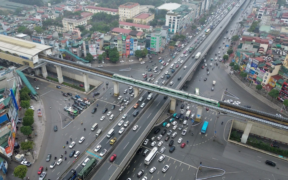 Giao thông Hà Nội đông đúc ngày cuối kỳ nghỉ Tết Bính Ngọ - Ảnh 10.