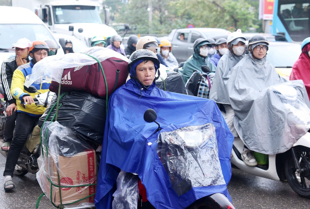 Giao thông Hà Nội đông đúc ngày cuối kỳ nghỉ Tết Bính Ngọ - Ảnh 12.